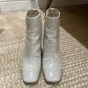 Sam Edelman White Boots (8.5)
